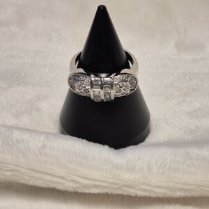 Chic Sterling Silver 925 Women's Dazzling Ring.  Size 7